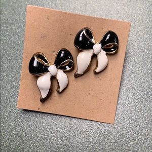 B&W bow earrings